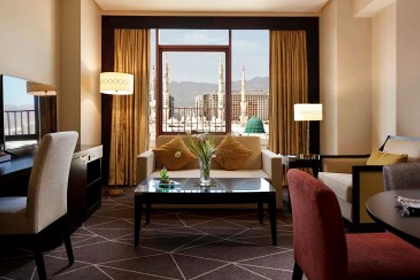 3 Star 14 Nights April Umrah Package