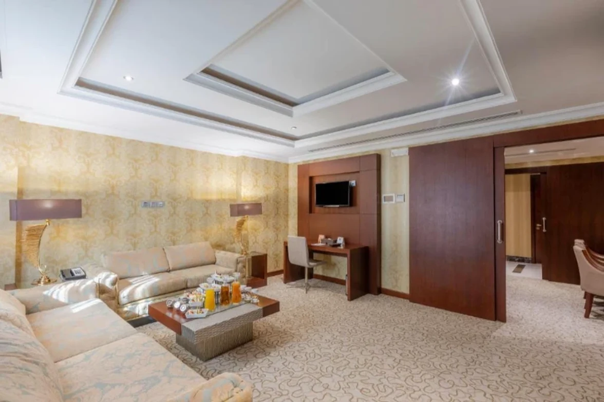 Al Aqeeq Madinah Suite Living Room