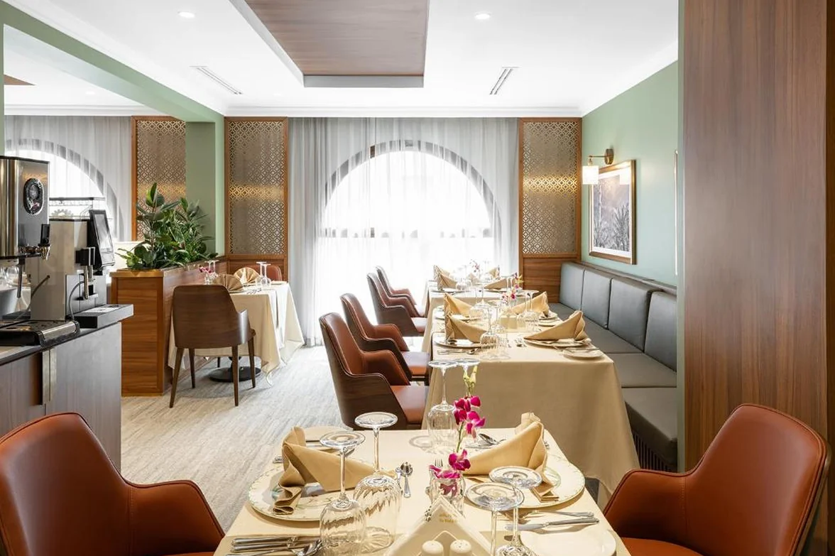 Elaf Taiba Hotel Restaurant Dining Area