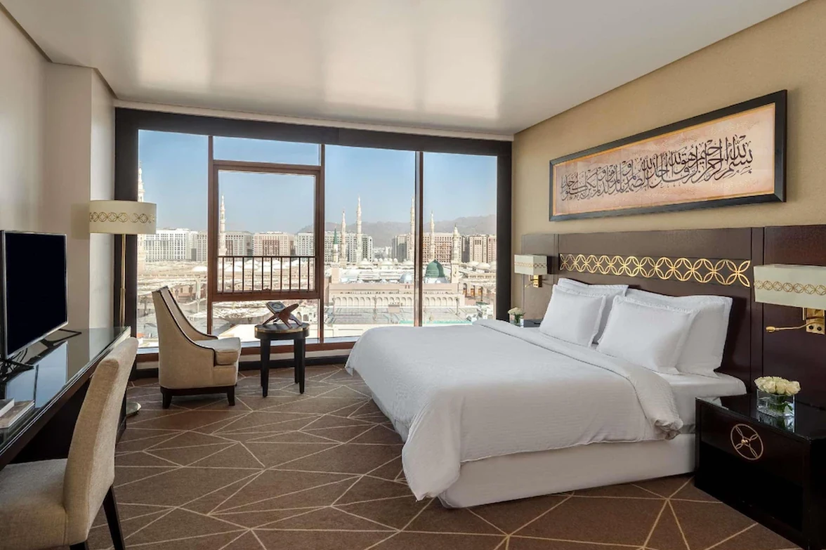 Pullman Zamzam Madina King Bedroom with Masjid an-Nabawi View
