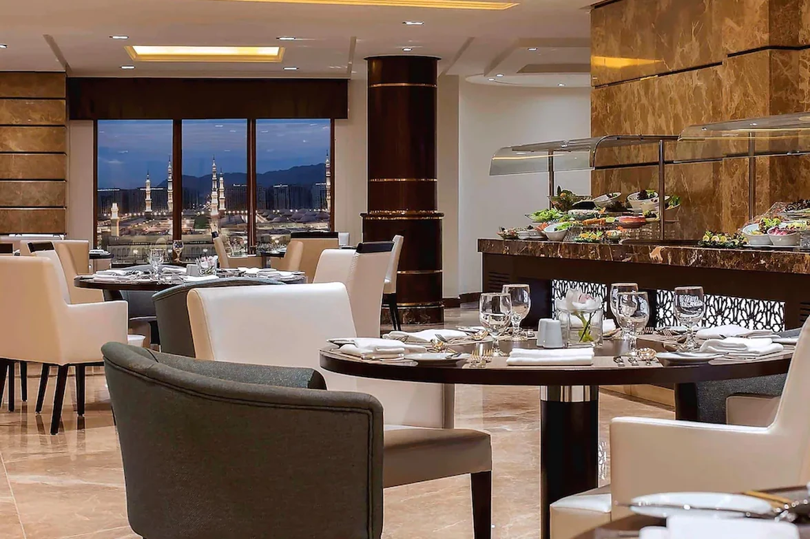 5 Star Madinah Hotel Restaurant with Masjid an-Nabawi View